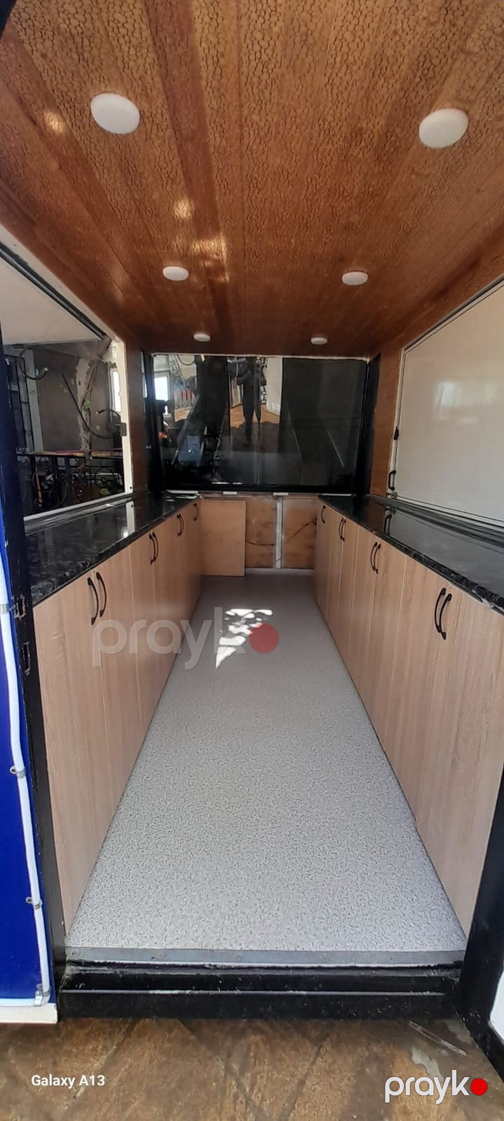 Səyyar ticarət/kafe qoşqusu – mavi korpuslu, geniş servis pəncərəsi və — Qoşqular, Mehdiabad (3)