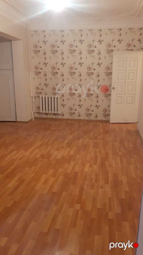 Satılır 2 otaqlı köhnə tikili 60 m² — Bakı