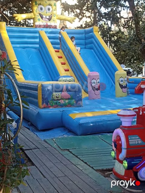 Uşaq əyləncə üçün böyük şişmə attraksion – “SpongeBob” batut tematik — Sumqayıt