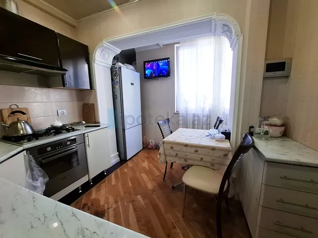 Satılır: 3 Otaq, Köhnə tikili, Nizami r., 8-ci km q., 80.00 m² — Mənzil (10)