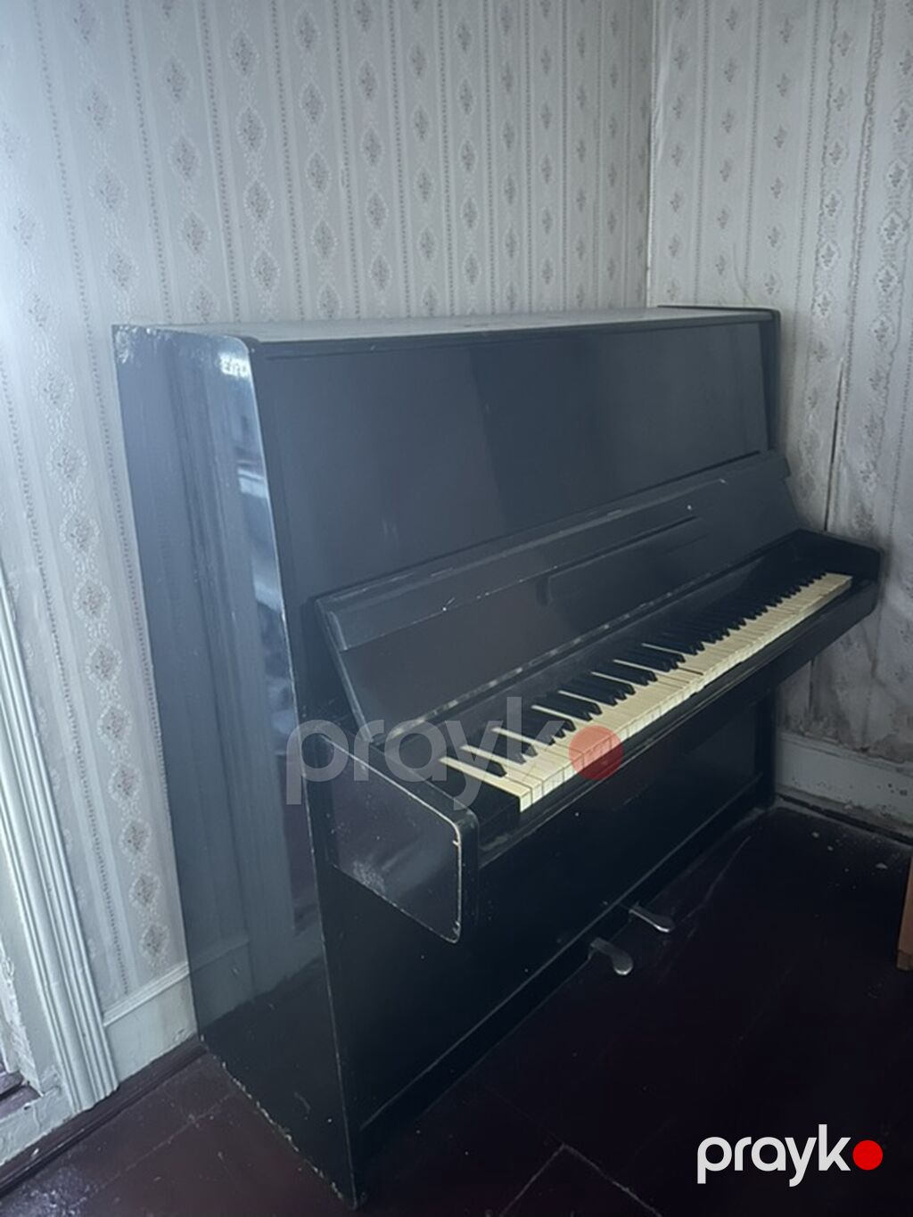 Ağac korpuslu, qara rəngli akustik şaquli piano. - Tam ölçülü — Pianino və digər klaviş alətləri, Gəncə (2)