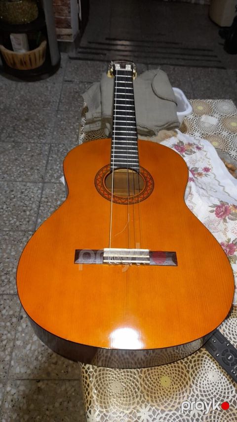 Yamaha C40 klassik gitara simi qırılıb dəyişdirmək çox asandır sadəcə — Bakı