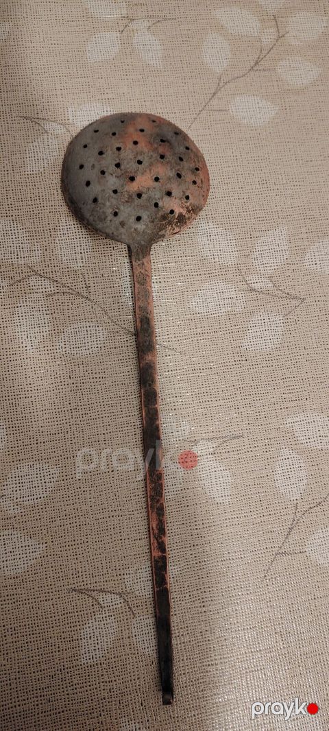 Məhsul: Mis süzgəc qaşıq (delikli kepçe) Təsvir: - Material: Bütöv