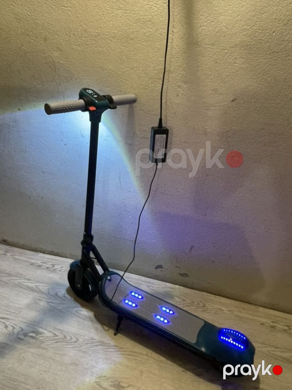 Elektrik skuter - Rəngli LED işıqlarla təchiz olunmuş platforma — Skuterlər, Ağcabədi (3)
