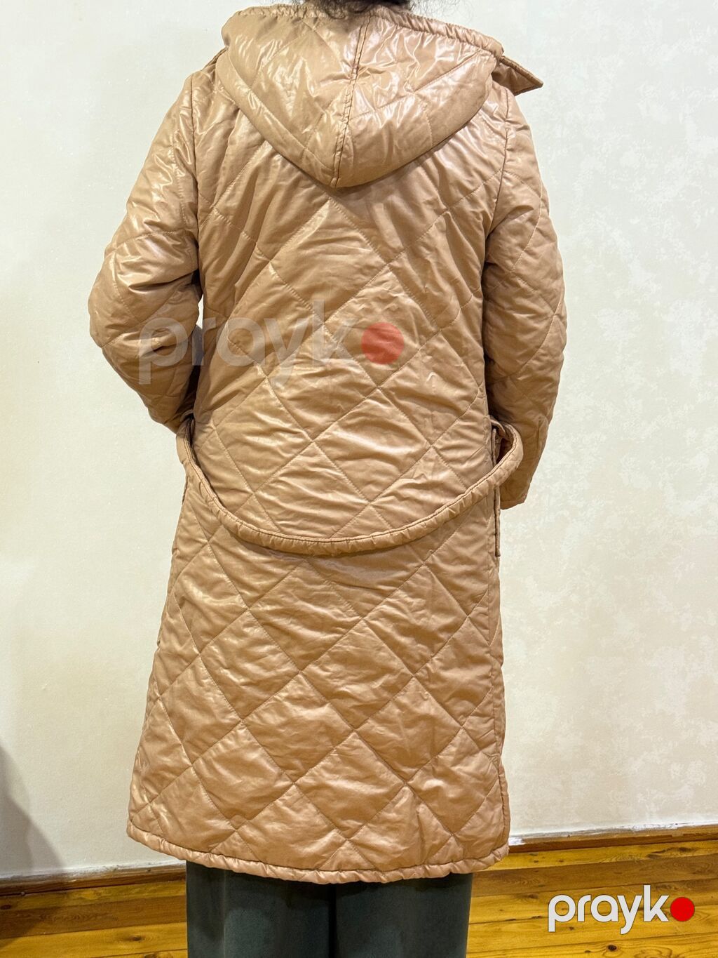 Ideal veziyyetde qadın kurtka — Yağmurlaq, Bakı (2)