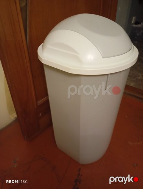 Plastik zibil qutusu – yellənən (swing) qapaqlı 50 lt ttəmiz, əla — Bakı