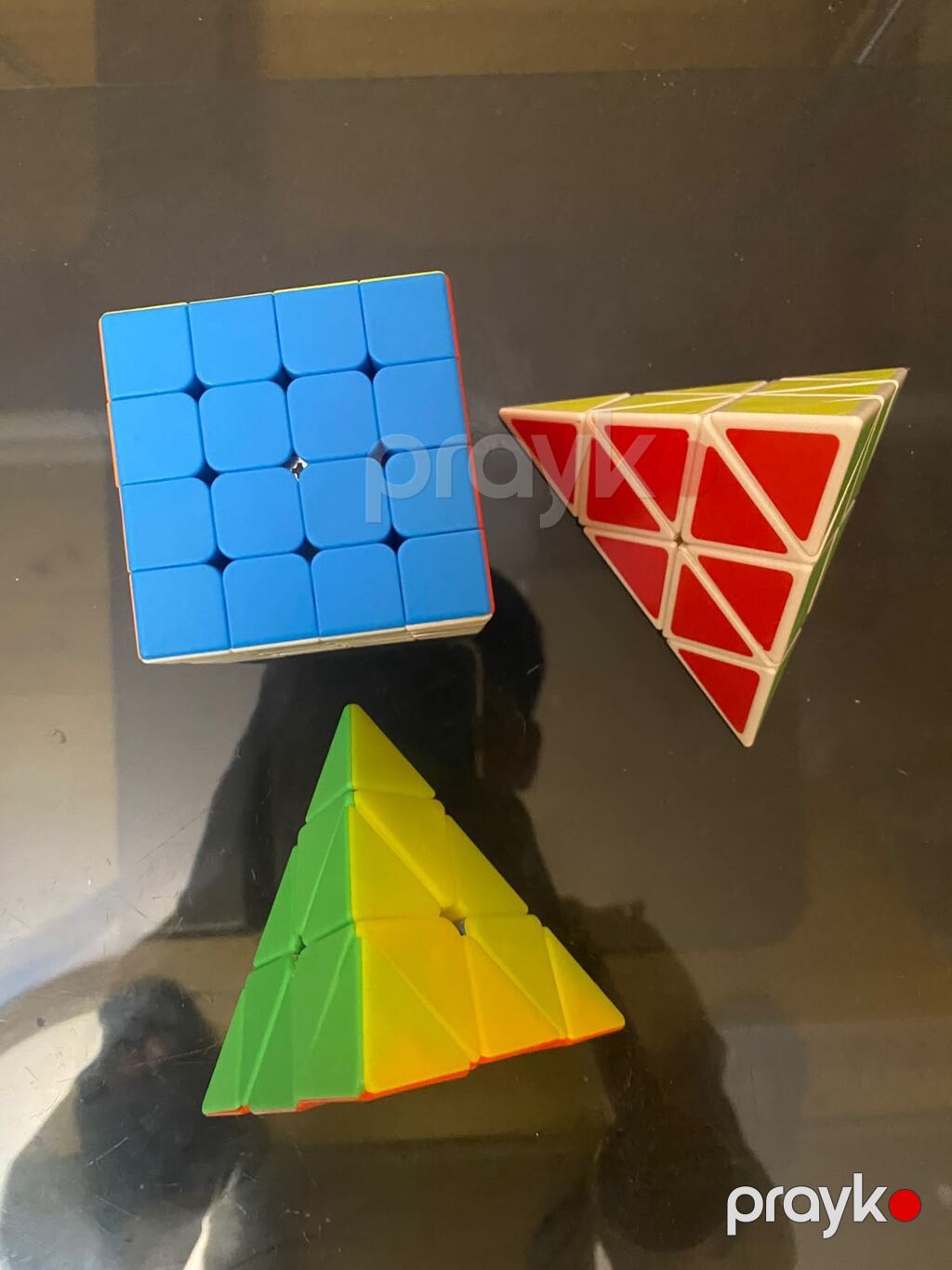 Kubik Rubikler. Her biri ideal veziyyetdedir.Hec bir qiriği veya — Inkişaf edir oyuncaqlar, Bakı (2)
