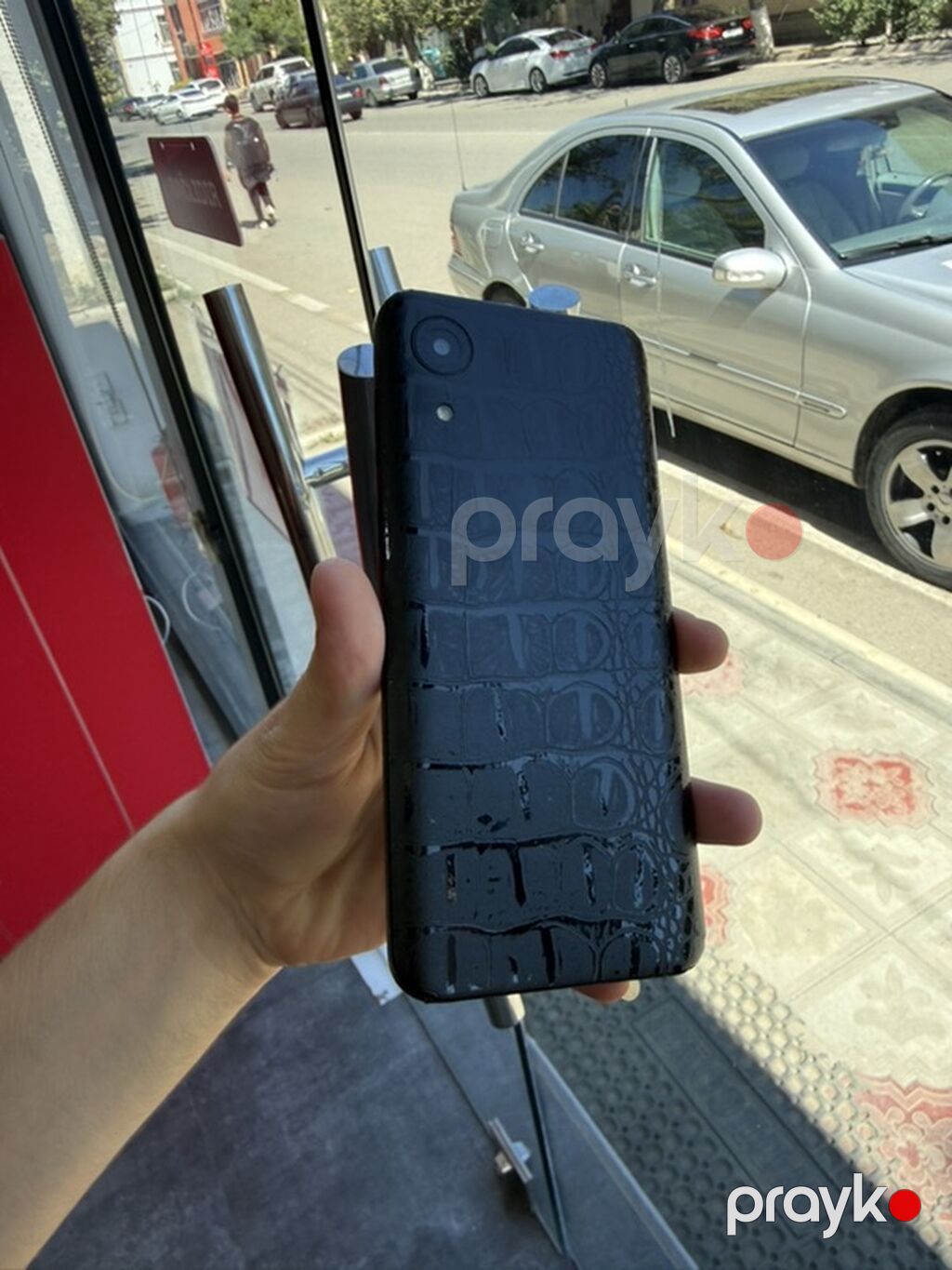 Smartfon – qara rəngdə, timsah naxışlı arxa örtükli - Ekran: tam ön — Digər smartfonlar, Qazax (3)