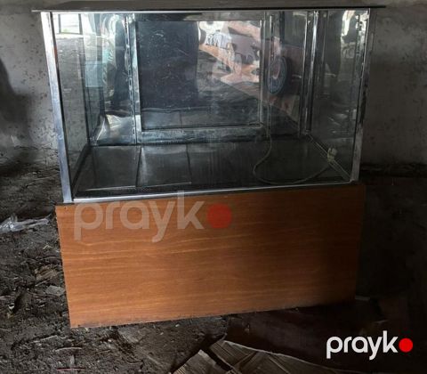 *Seva Xirdalan* Şirniyyat ucun vitrin soyuducu satilir. Soyuducu