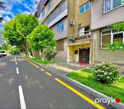 Satılır 4 otaqlı köhnə tikili 120 m² — Bakı