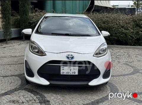 Toyota Aqua 2017 Ideall Vezıyyetde BEZKRASKA1.5 hibrid. Şəhər içi 3-4 — Bakı