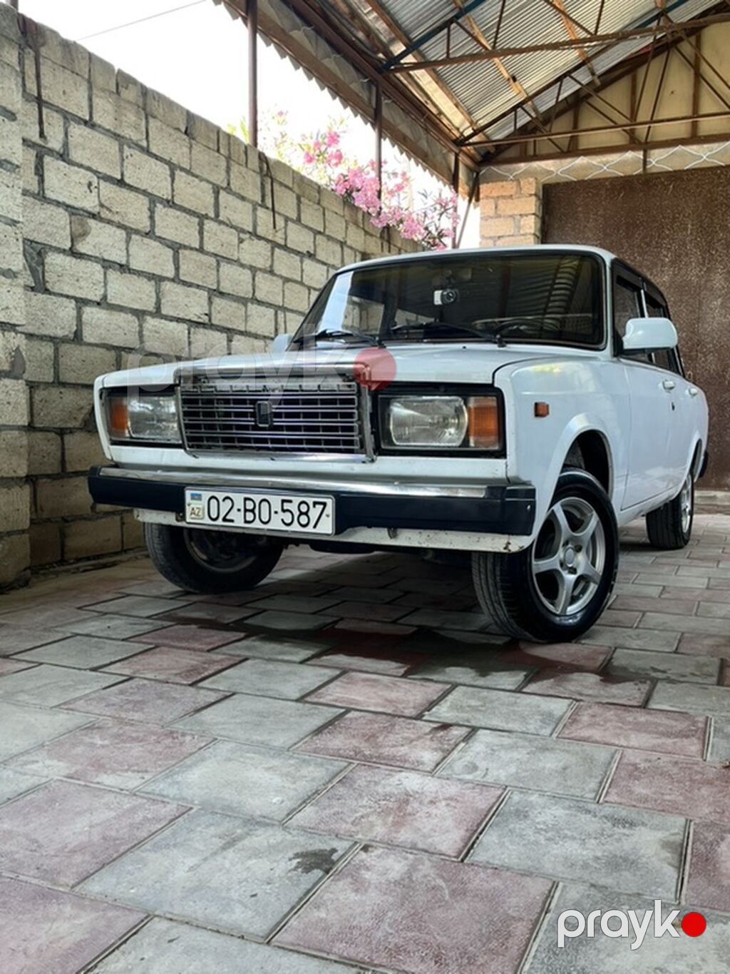 VAZ 2107, ağ rəng, sedan kuzov. Xüsusiyyətlər: - Rəsmi 4 qapılı — Avtomobillər, Ağdam (3)