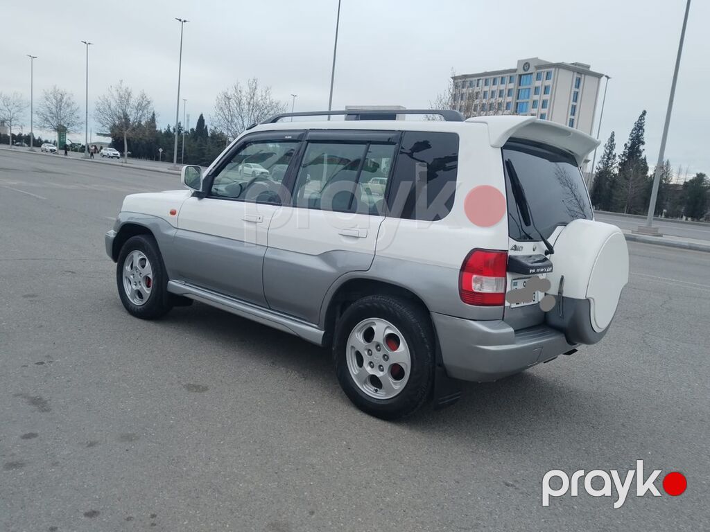 Mitsubishi Pajero iO 4WD kompakt yolsuzluq avtomobili. Avtomobilin — Avtomobillər, Gəncə (8)