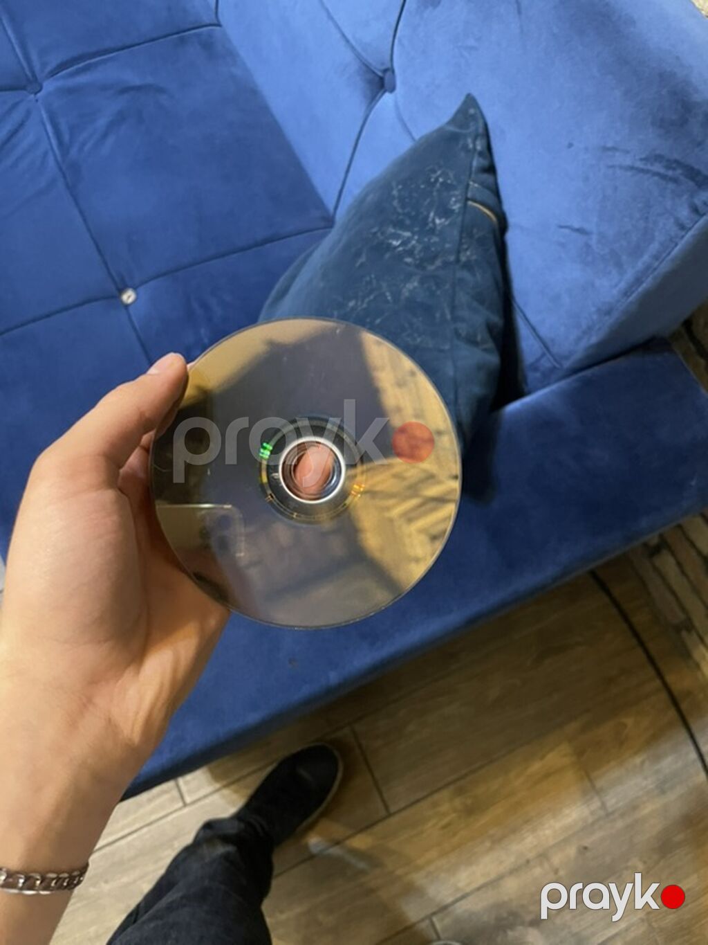 PS4 üçün Grand Theft Auto V (GTA V) oyun diski. Disk üzərində PS4 — Konsol oyunları, Bakı (2)