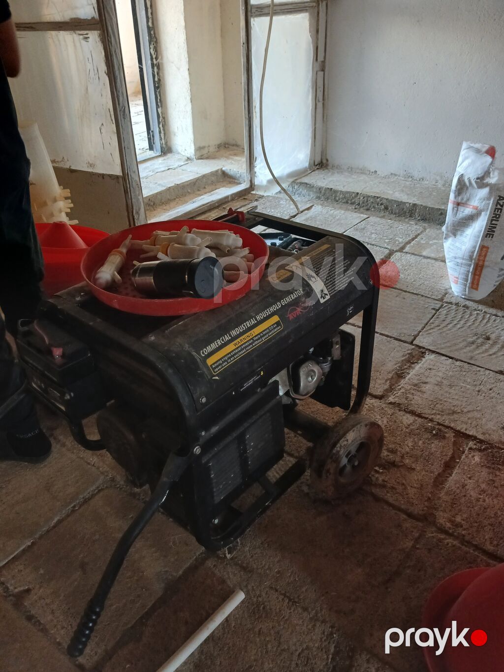 Benzinlə işləyən portativ generator - Güc: 3.5 kVA (etiketdə 3.5 qeyd — Generatorlar, Pirəkəşkül (2)