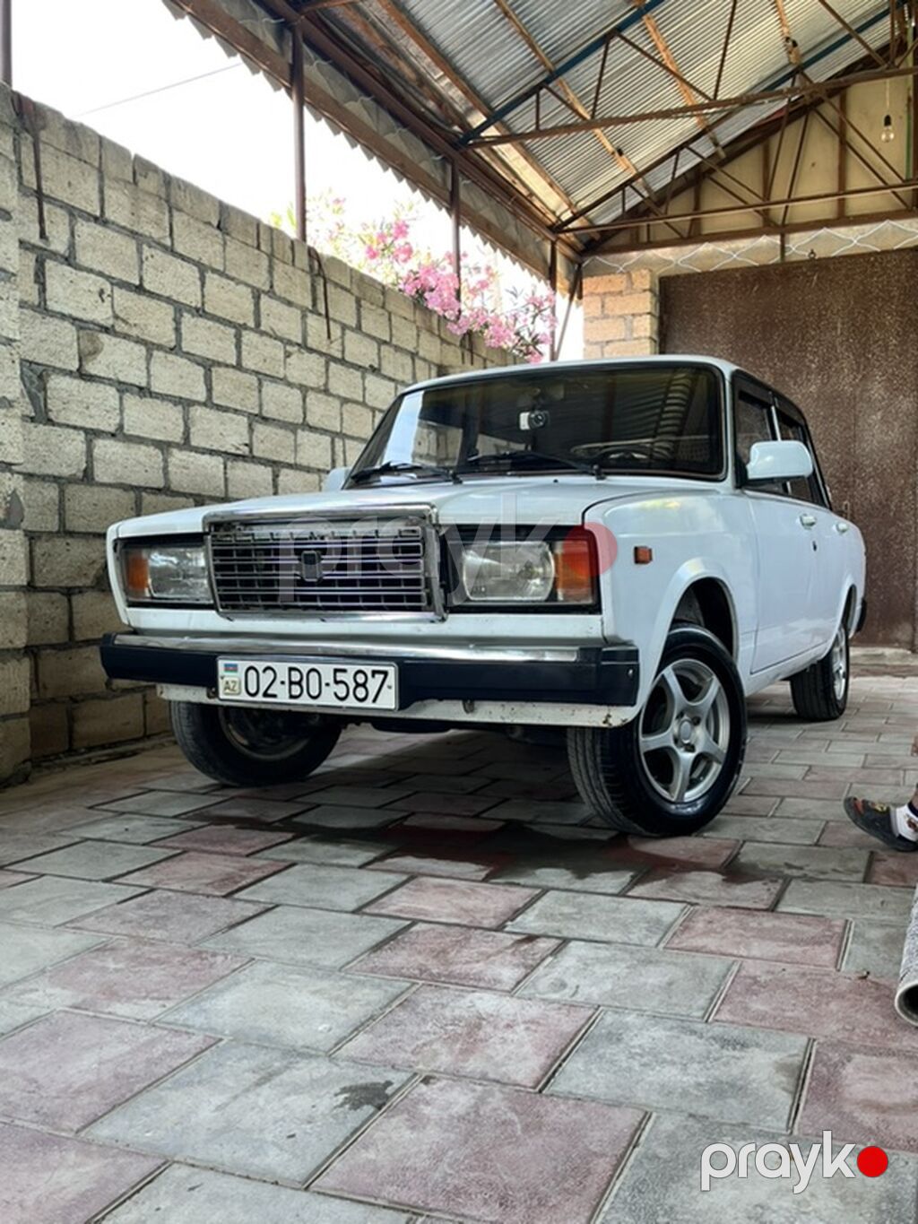 VAZ 2107, ağ rəng, sedan kuzov. Xüsusiyyətlər: - Rəsmi 4 qapılı — Avtomobillər, Ağdam (4)