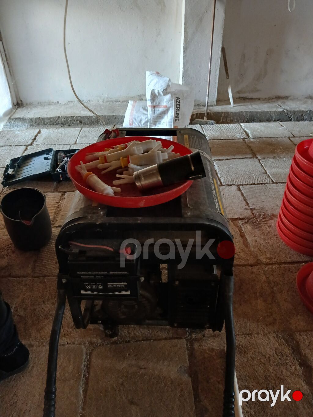 Benzinlə işləyən portativ generator - Güc: 3.5 kVA (etiketdə 3.5 qeyd — Generatorlar, Pirəkəşkül (3)