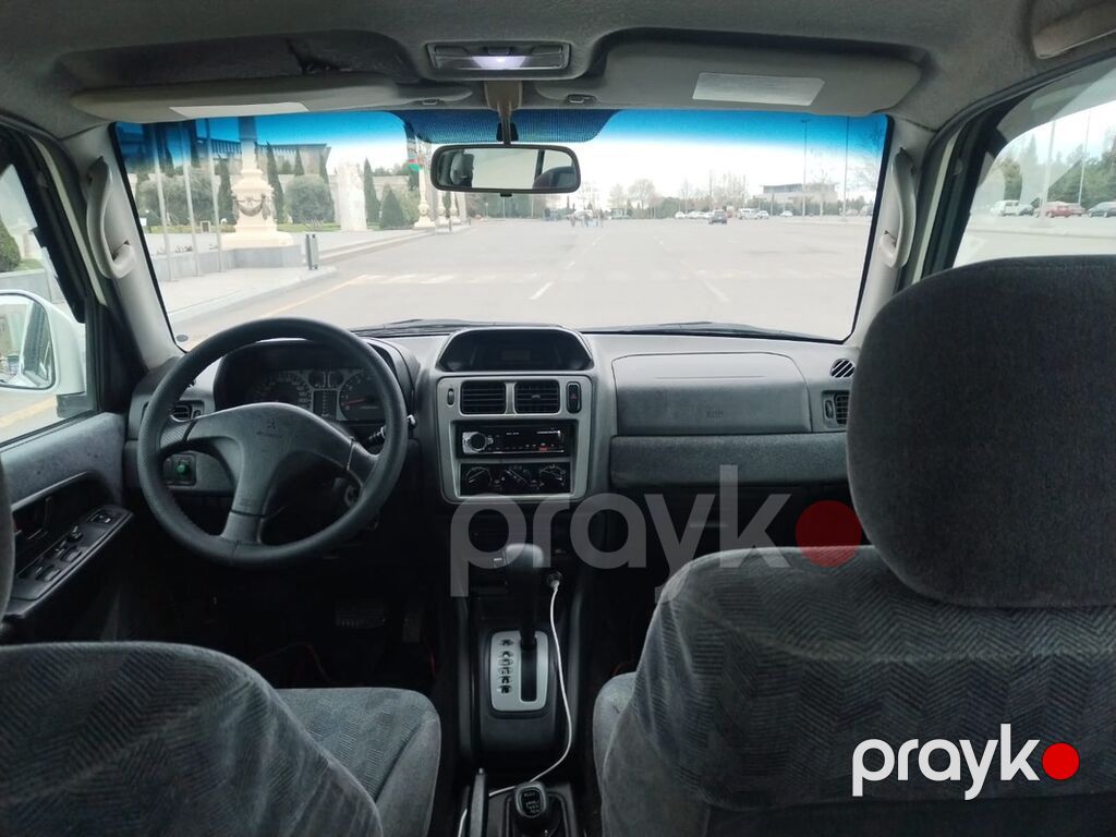 Mitsubishi Pajero iO 4WD kompakt yolsuzluq avtomobili. Avtomobilin — Avtomobillər, Gəncə (7)