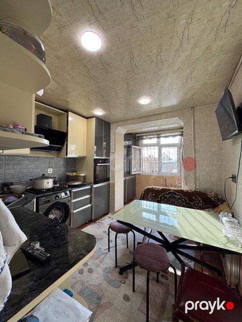 Satılır 4 otaqlı köhnə tikili 100 m² — Bakı