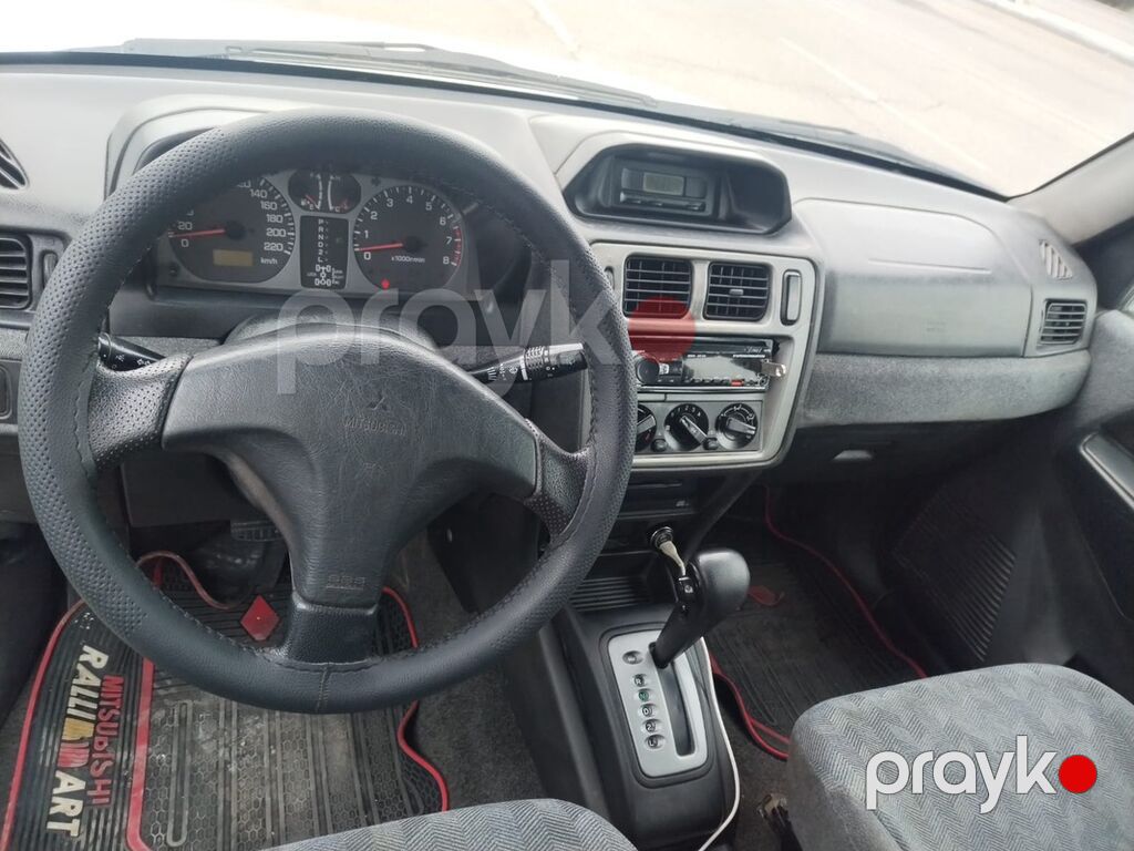 Mitsubishi Pajero iO 4WD kompakt yolsuzluq avtomobili. Avtomobilin — Avtomobillər, Gəncə (2)