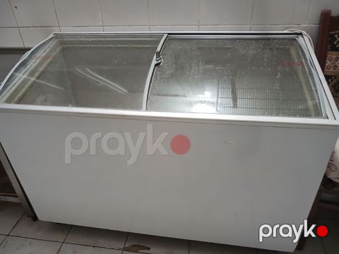 Soyuducu Satlir 300 Azn Usdada Olmayib Şexsidir Alverciler — Bakı