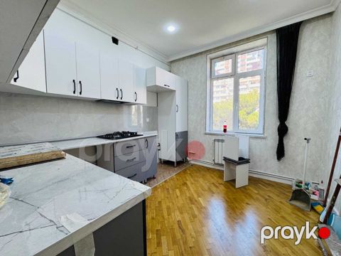 Satılır 3 otaqlı köhnə tikili 84 m² — Bakı