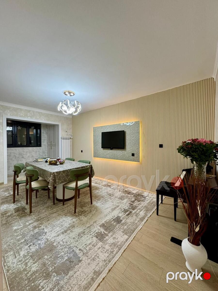 Satılır 4 otaqlı köhnə tikili 110 m² — Mənzil, Bakı (2)