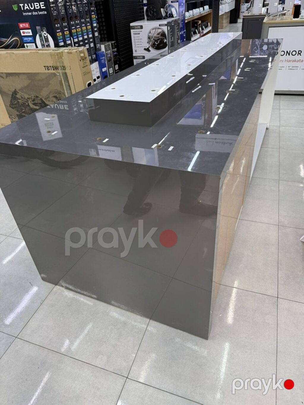 Mobil telefon vitrini. Ünvan Quba — Kassa avadanlığı, Quba (3)
