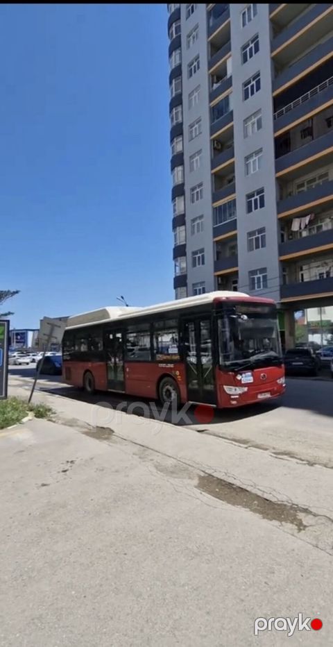 Şair Əliağa Vahid heykəlnin yanında Xəzri mtk bina mənzil satıram 2 — Masazır