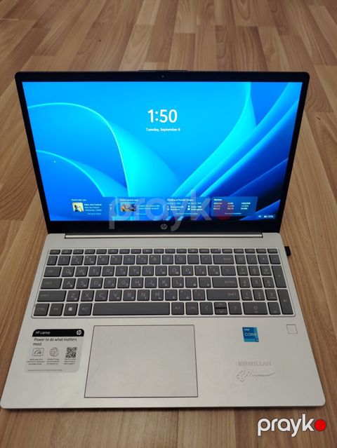 HP noutbuk - Model: HP Laptop (gümüşü korpus, tam ölçülü klaviatura — Bakı