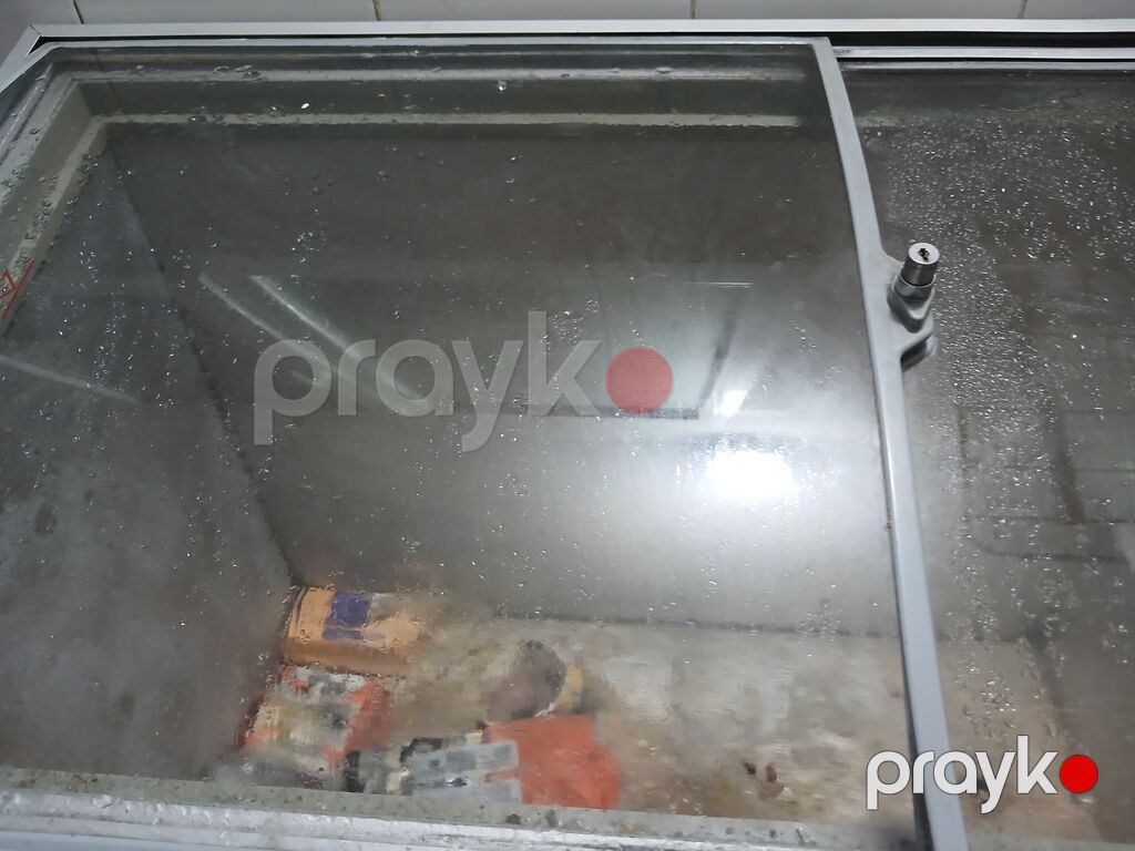 Soyuducu Satlir 300 Azn Usdada Olmayib Şexsidir Alverciler — Soyuq vitrini, Bakı (2)