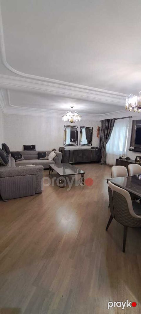 Satılır 4 otaqlı köhnə tikili 130 m²