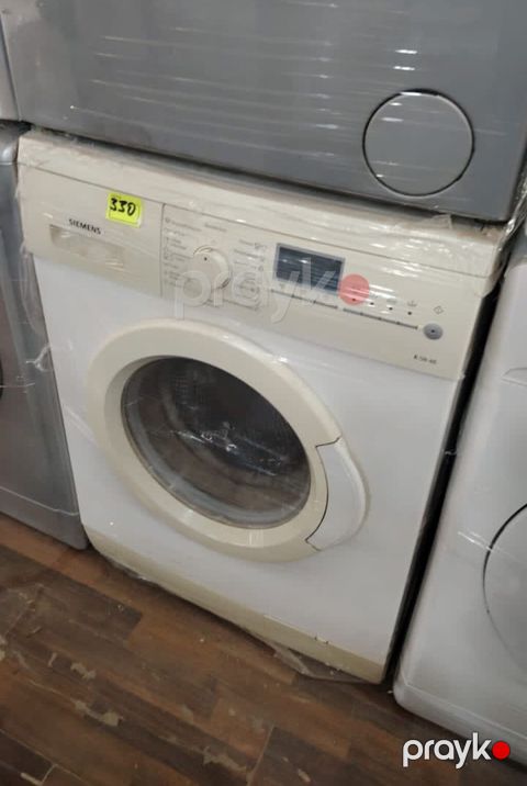 Siemens paltaryuyan maşın, ön yükləməli model. Ağ rəngdə korpus, ön — Digah