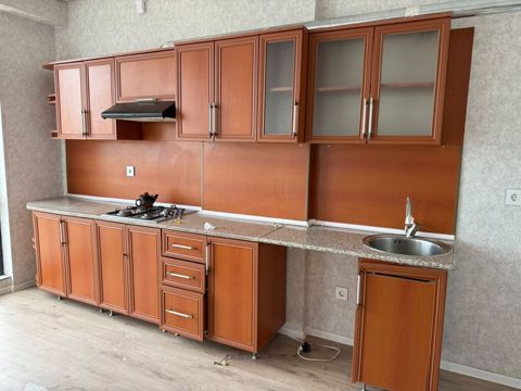 Mətbəx mebeli satılır 250₼. Ölçü 3.70. Üzərində heçnə verilmir. Ünvan — Mətbəx mebeli