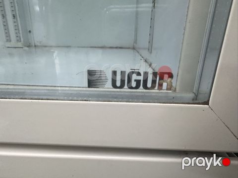 Ugur kommersiya tipli vitrin soyuducu - 3 qapılı, şüşə vitrinli model — Digah