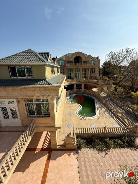 Satılır 15 otaqlı həyət evi/bağ evi 600 m² — Bakı