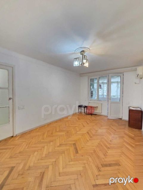 Satılır 2 otaqlı köhnə tikili 55 m²