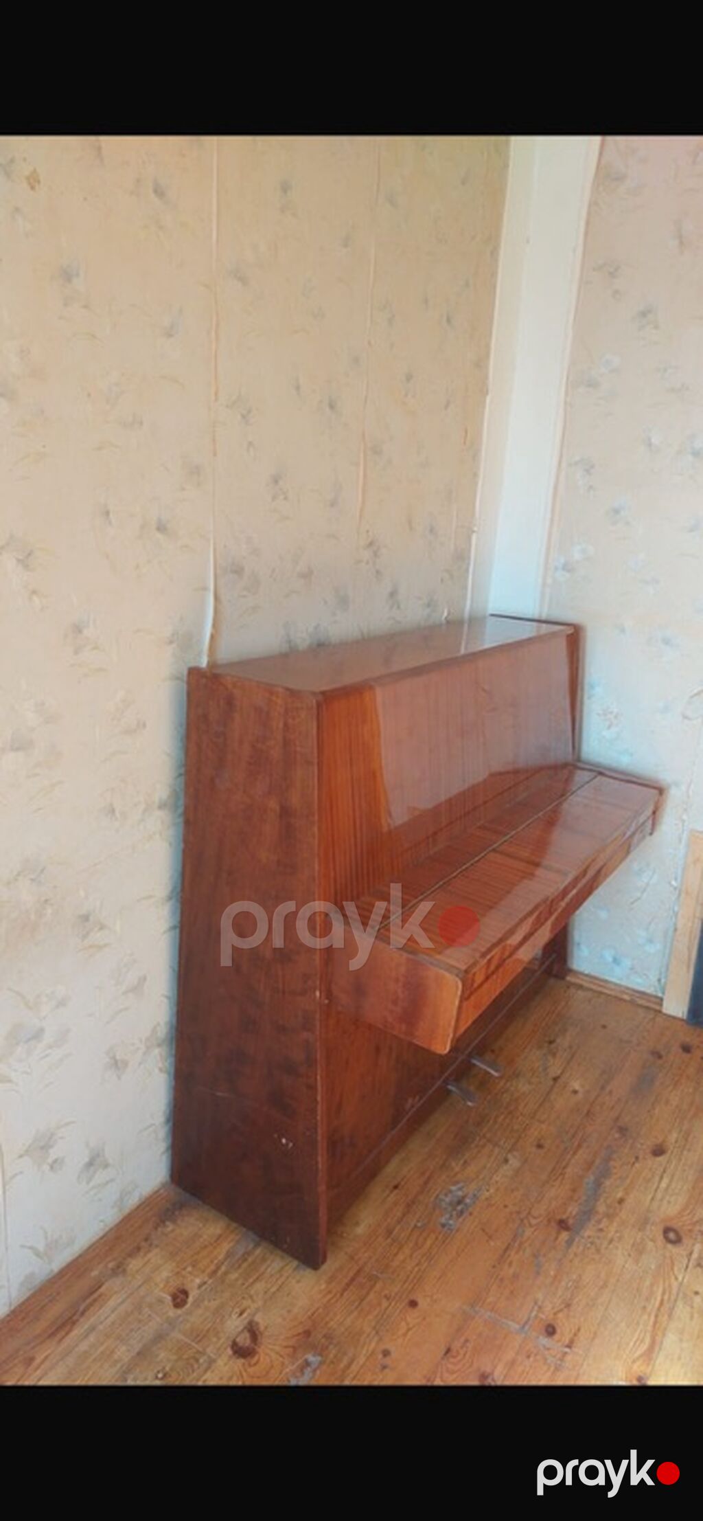 Klassik üslubda şaquli pianino. Korpus taxta teksturalı, parlaq — Pianino və digər klaviş alətləri, Bakı (2)