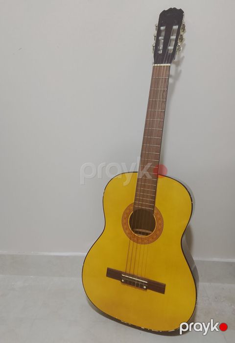 Təzə başlayanlar üçün 2-ci əl klassik akustik gitara - Korpus — Gəncə