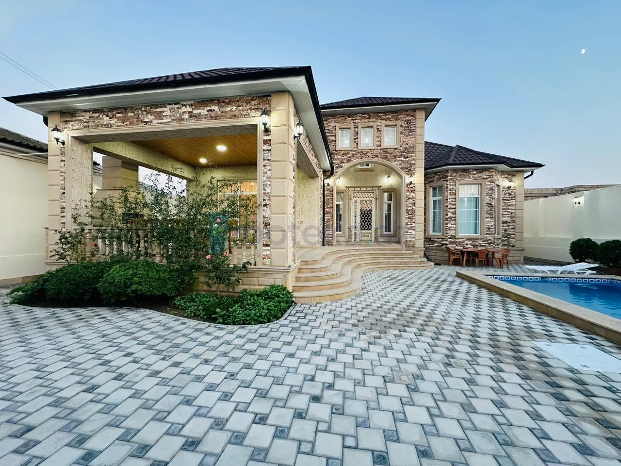 Satılır: 6 Otaq, Bağlar, Xəzər r., Şüvəlan q., 200.00 m² — Şüvəlan