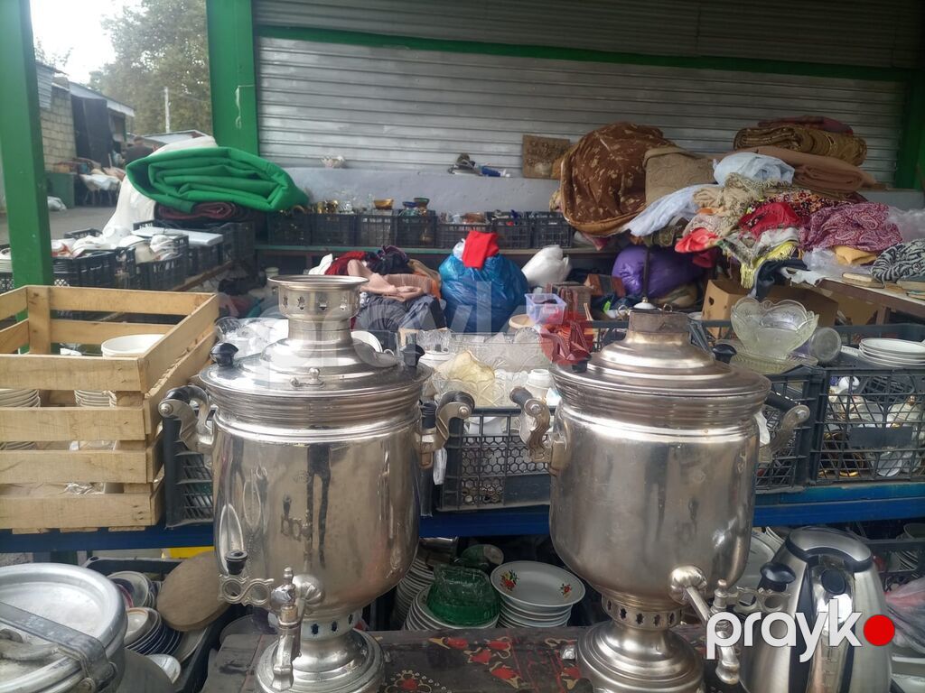 Kömürlə işləyən klassik samovar. Şəkillərdə metal korpuslu, iri — Samovarlar, Bakı (2)