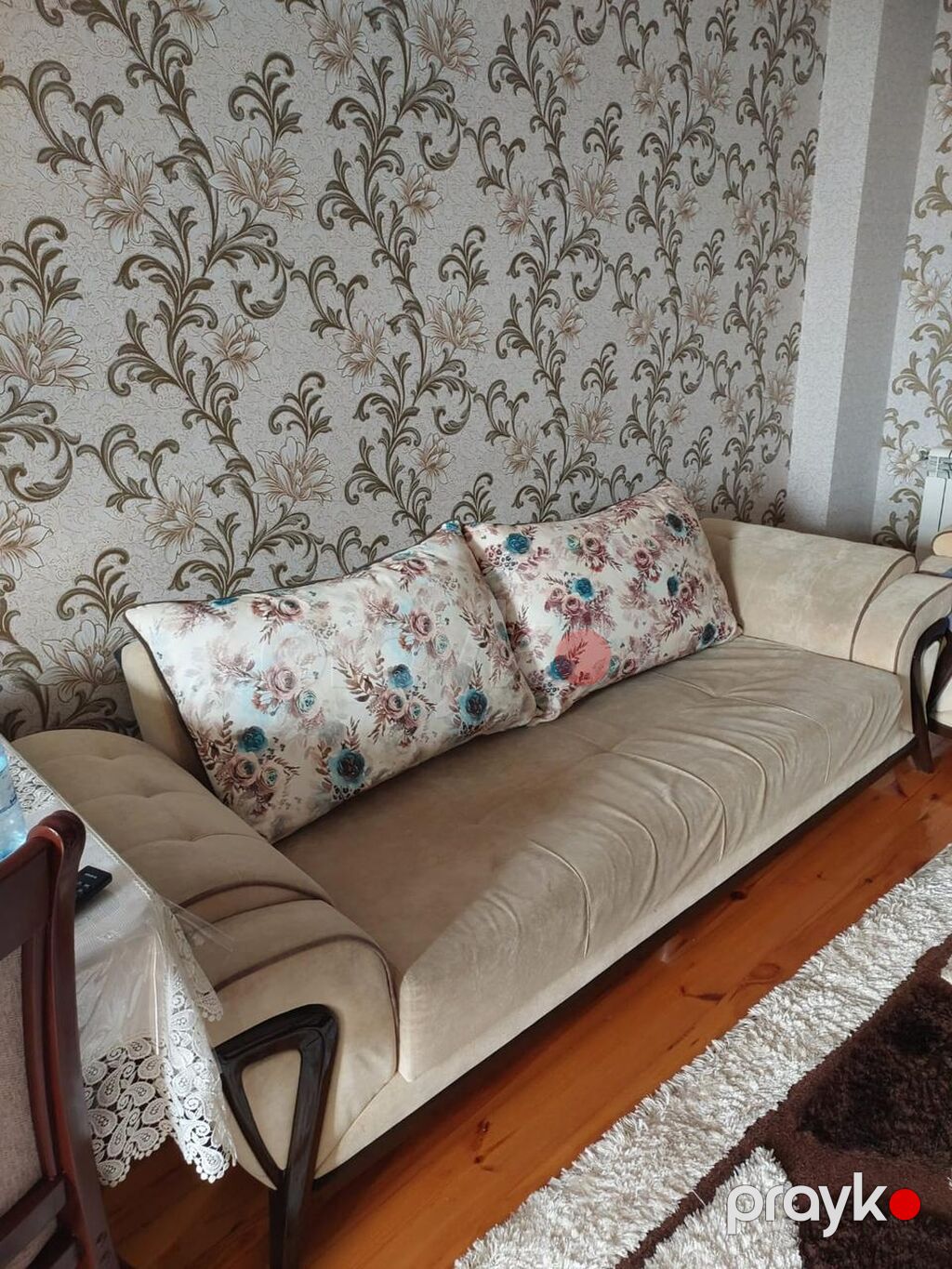 Bej rəngdə yumşaq oturacaqlı, modern dizaynlı divan. - Material — Divanlər, Bakı (3)