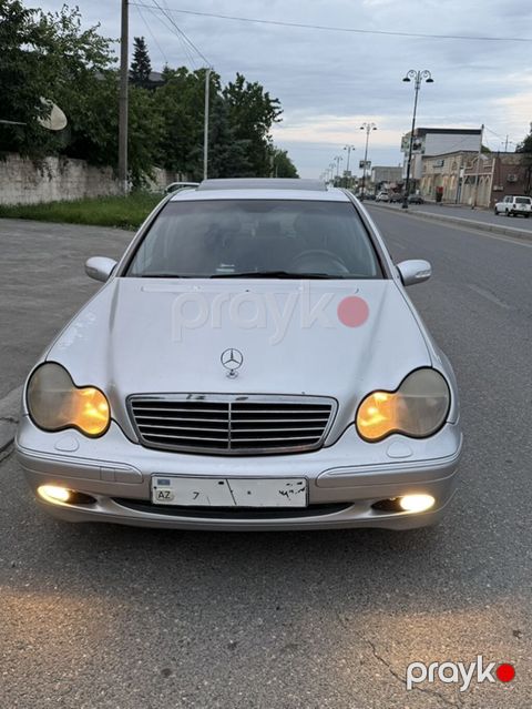 Mercedes-Benz C 200: 2 l Sedan — Quba