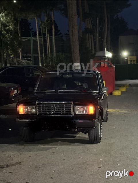 Model: Lada Riva/2107 sedan Kuzov: 4 qapılı, qara rəng Sürətlər — Bakı
