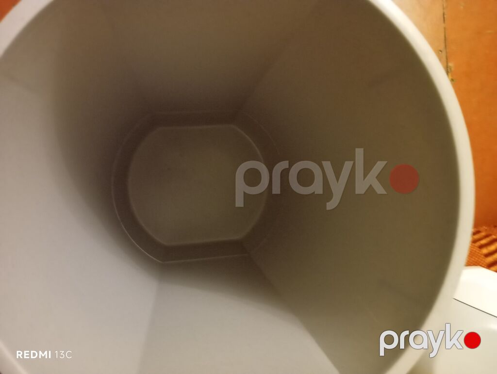 Plastik zibil qutusu – yellənən (swing) qapaqlı 50 lt ttəmiz, əla — Tullantı konteynerləri, Bakı (5)