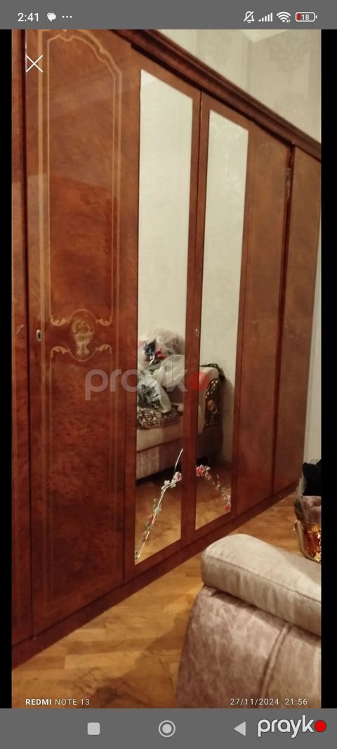 Klassik üslubda iri ölçülü paltar dolabı - Material: təbii ağac şponu — Bakı