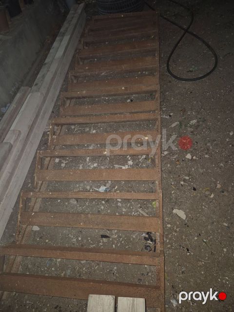 Dəmir pilləkən. 10 pilləli — Gəncə