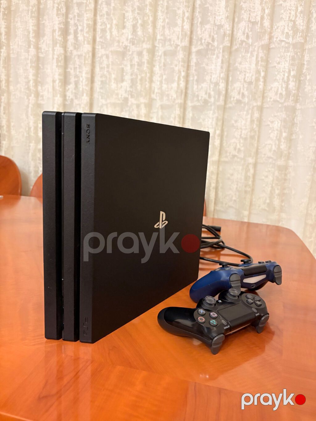 Ideal veziyyetde PlayStation4 pro 1TB 4k 2 pult ikiside originaldir — Oyun konsolları, Bakı (3)