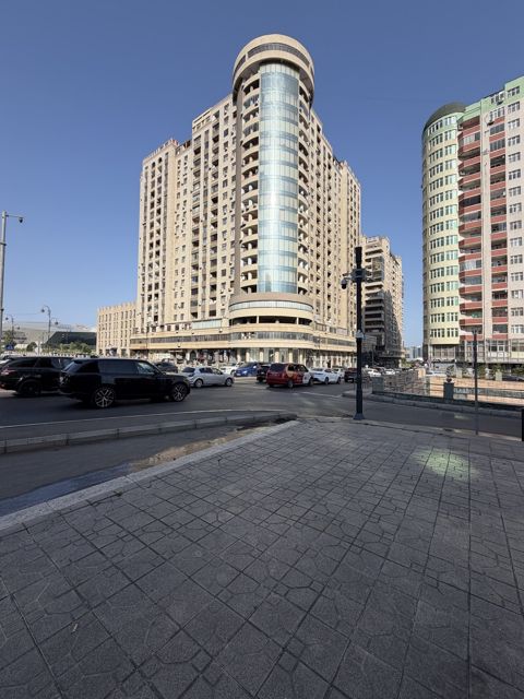 Satılır 5 otaqlı ofis 263.5 m² — Remax 1st Realty