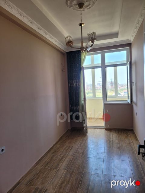 2 otaqlı bina evidir 6 cı mərtəbədir heç vaxt yaṣayıṣ olmayıb əla — Bakı